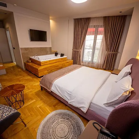 Center Hotel