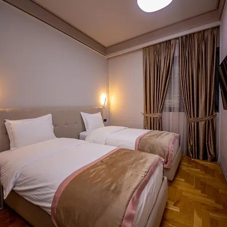 Ξενοδοχείο Center 4*