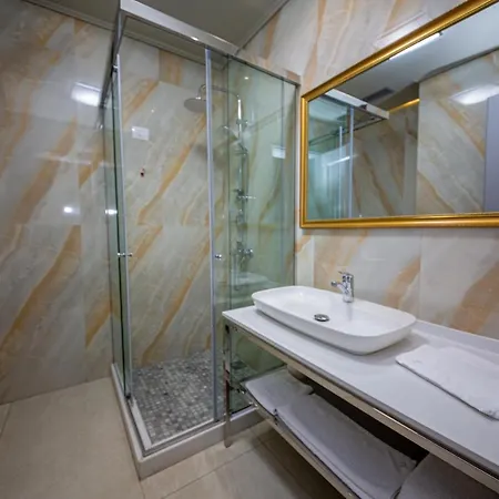 Ξενοδοχείο Center 4*