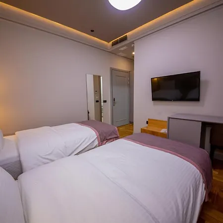Center Hotel