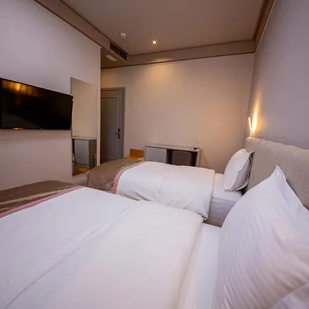 Center 4* Tirana