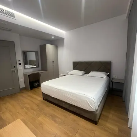 Center 4* Τίρανα