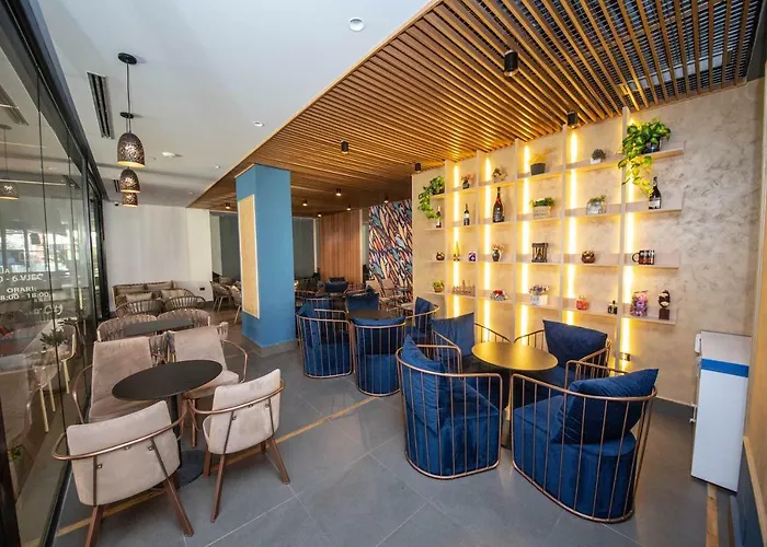 Center ホテル ティラナ