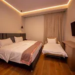 Center فندق