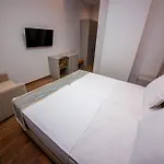 Center تيرانا